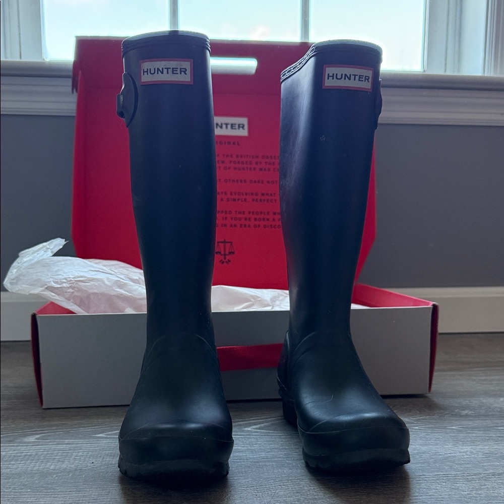 Hunter Classic Black Waterproof Boots - Picture 2 of 8